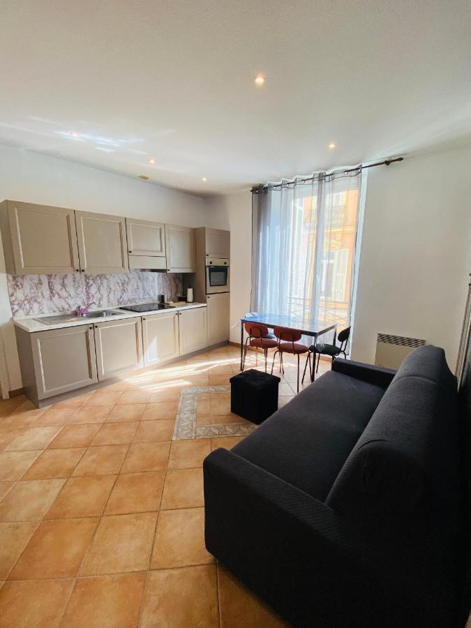 Corso Home- Central Apartment In Menton Buitenkant foto